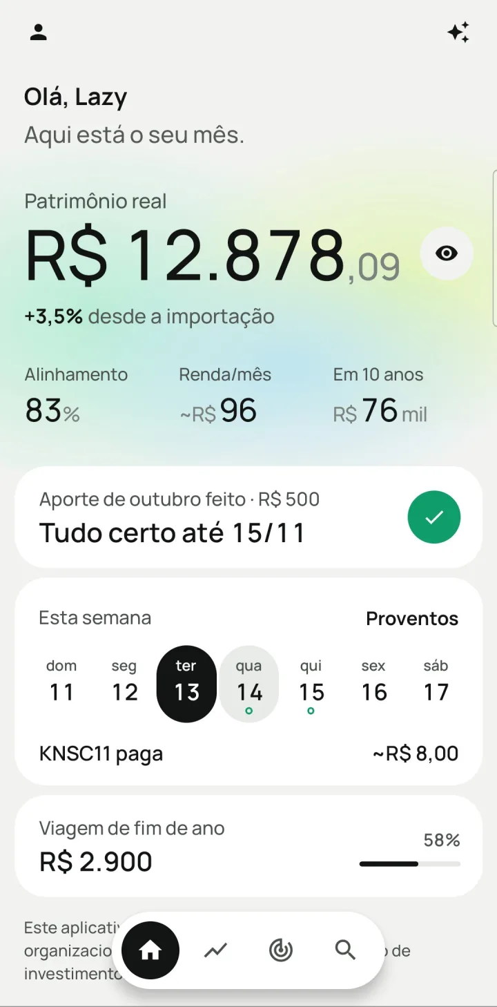 Tela inicial do app Lazy Invest com patrimônio, alinhamento ao perfil e aporte do mês